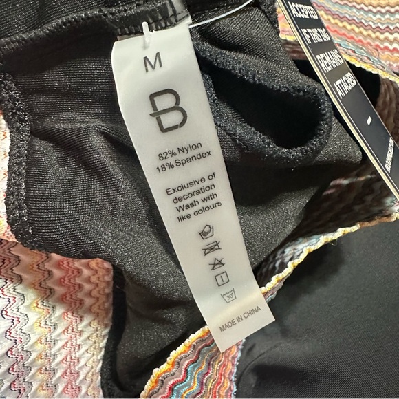 Elegant Black and Pink Women's Bikini - Picture 4 of 5